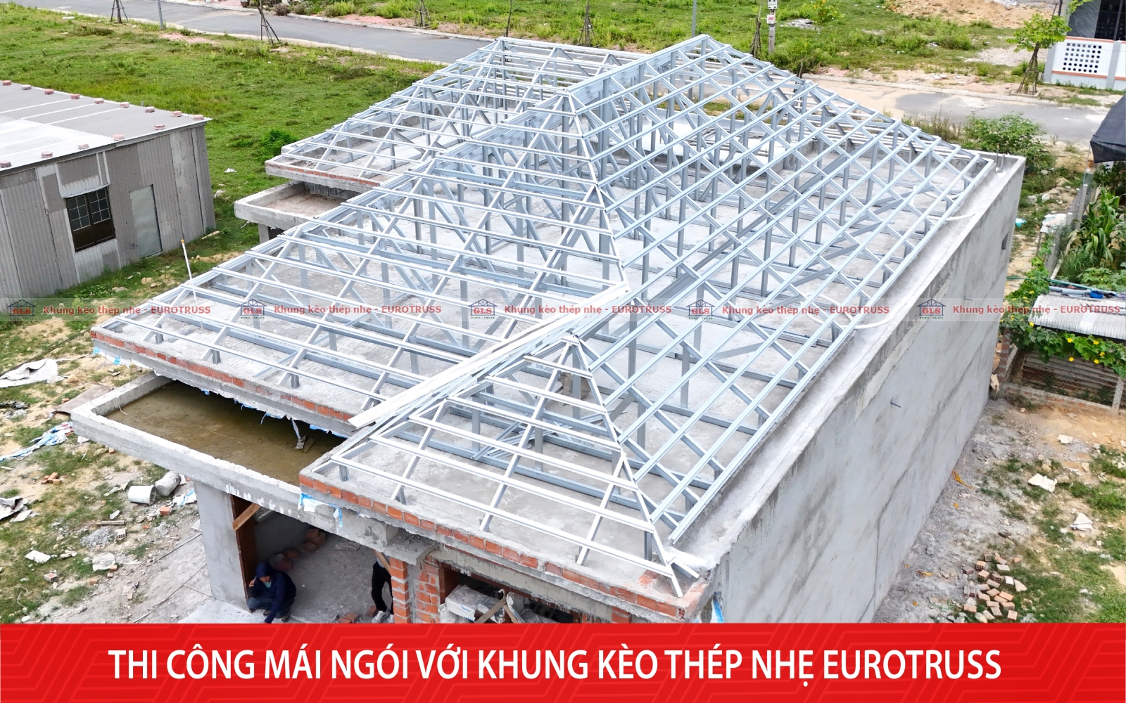 Tiến độ thi công mái ngói tại Bình Định – Hoàn thiện khung kèo thép nhẹ